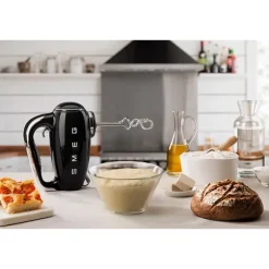 Batteur à main 9 vitesses 250 W HMF01BLEU noir Smeg