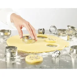 Boîte de 14 découpoirs ronds cannelés en inox 2 à 10,7 cm Mathon