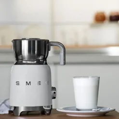 Chocolatière et mousseur de lait 500 W MFF11WHEU blanc Smeg