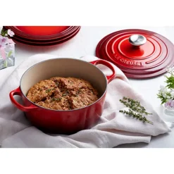 Cocotte fonte rond 24 cm cerise Le Creuset