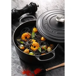 Cocotte fonte rond 20 cm noir mat Le Creuset