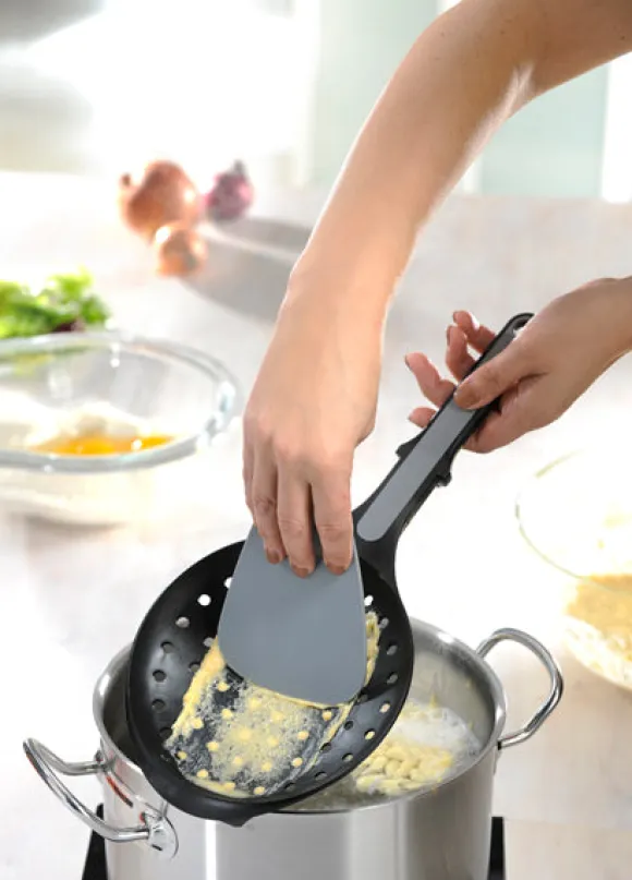 Cuillère à spaetzle Gefu