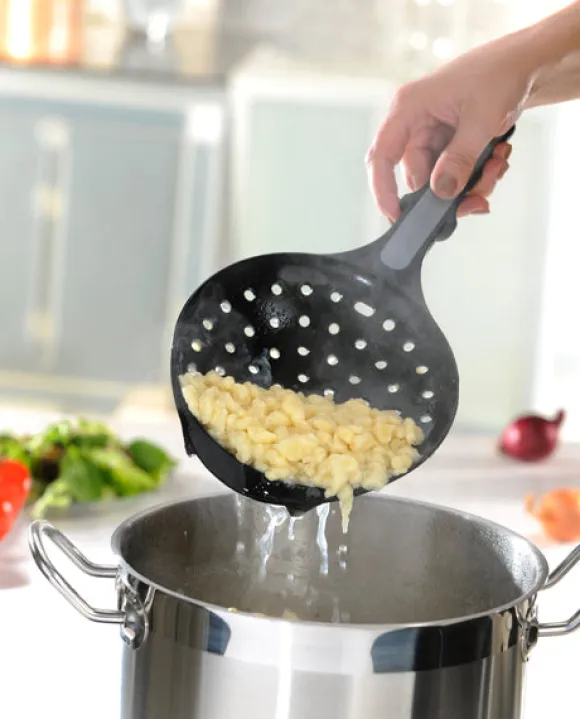Cuillère à spaetzle Gefu
