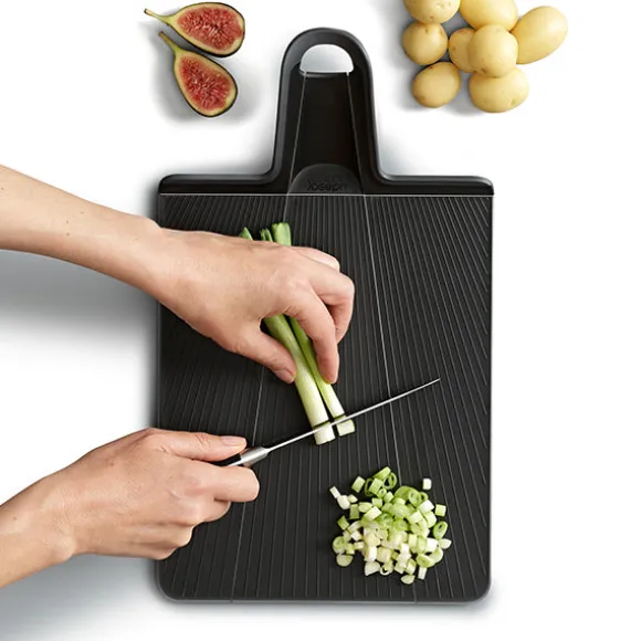 Grande planche à découper pliable 45 cm noire Chop2Pot Joseph Joseph