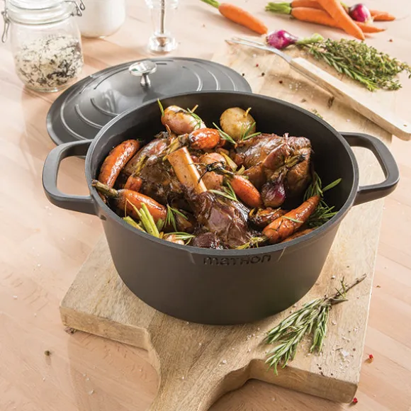 Lot cocotte légère ronde en fonte d'aluminium 24 cm 4,5 L et deux maniques en silicone Mathon