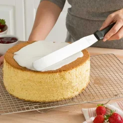 Lot de 5 moules à gâteau empilables en acier antiadhérent et d’un couteau à génoise spatule à glaçage Mathon