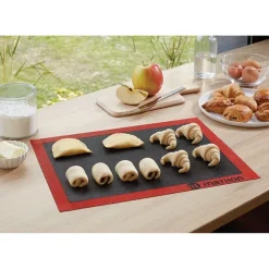 Lot plaque à pâtisserie perforée et tapis de cuisson perforé Mathon