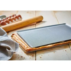 Lot 2 plaques à pâtisserie micro-perforée en aluminium et 2 tapis de cuisson en silicone et fibre de verre professionnels 40 cm Mathon
