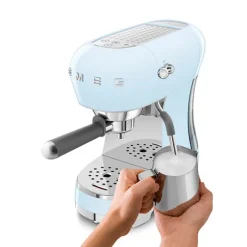 Machine à café expresso 1 L 1350 W ECF02PBEU bleu azur Smeg