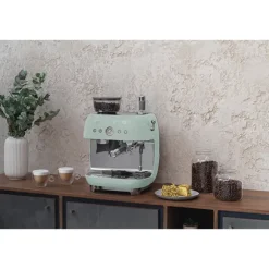 Machine à café expresso 2,4 L 1650W EGF03PGEU Smeg