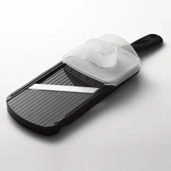 Mandoline réglable avec protège doigts noir Kyocera