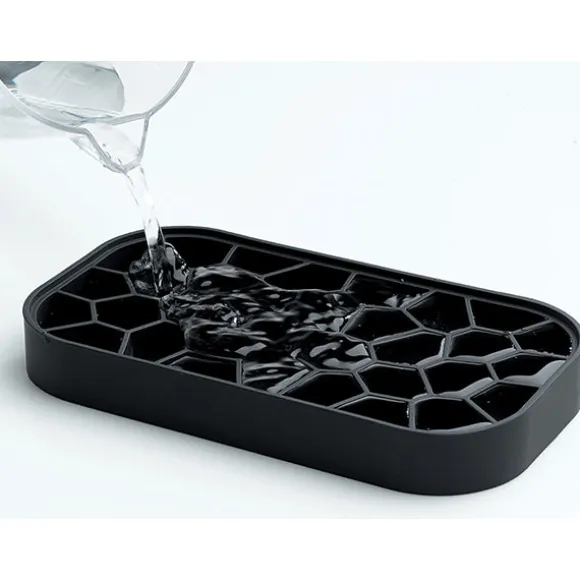 Moule et bac à glaçons Ice Box en silicone souple et plastique noir 132 glaçons Lékué