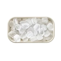 Moule et bac à glaçons Ice Box en silicone souple et plastique noir 132 glaçons Lékué