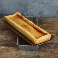 Moule rectangulaire amovible inox perforé 35 cm et feuille de cuisson antiadhésive De Buyer