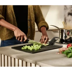 Planche à découper pliable Chop2pot Plus noire Joseph Joseph