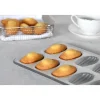 Plaque de 12 madeleines en fer blanc Gobel
