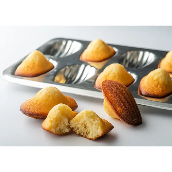 Plaque de 12 madeleines en fer blanc Gobel