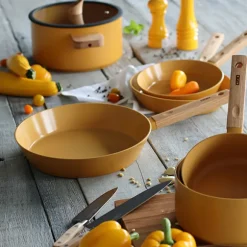 Poêle Ector induction aluminium revêtu manche en bois 24 cm jaune Ogo