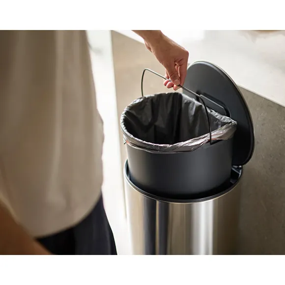 Poubelle à pédale Arc 30 L inox Joseph Joseph