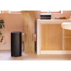 Poubelle rectangulaire à pédale Bo noire 30 L Brabantia