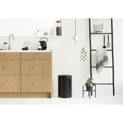 Poubelle ronde à pédale NewIcon 20 L noir Brabantia