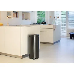 Poubelle ronde à pédale NewIcon 30 L noire Brabantia