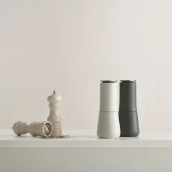 Set de 2 moulins sel et poivre gris blanc Joseph Joseph