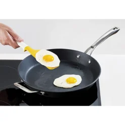 Spatule à œuf en silicone jaune Elevate Joseph Joseph