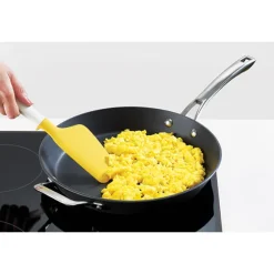 Spatule à œuf en silicone jaune Elevate Joseph Joseph